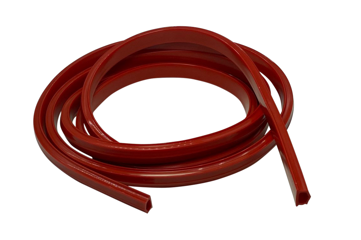 Red Rubber Slot Cover Strip for Aluminium Profile Sim Rigs – 2 m Anti-Slip, Anti-Rattle Trim – red rubber slot cover strip pressed into an aluminium profile – photo 3 of 5